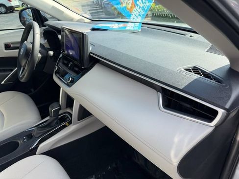 Used 2025 Toyota Corolla Cross LE FWD image 19