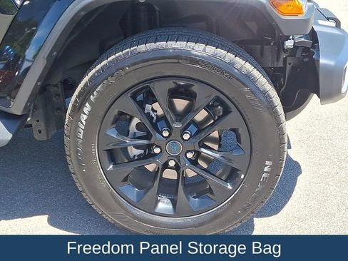Used 2025 Jeep Wrangler Unlimited Sahara AWD/4WD image 10