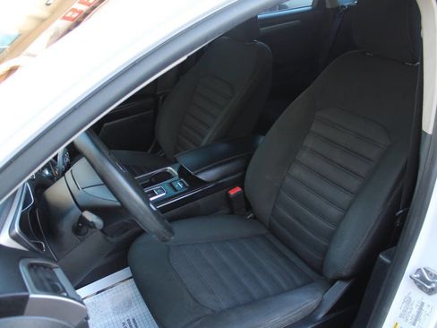 Used 2018 Ford Fusion SE FWD image 22