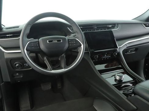 Used 2023 Jeep Grand Cherokee Altitude AWD/4WD image 2