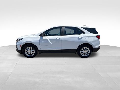 Used 2024 Chevrolet Equinox LS FWD image 2