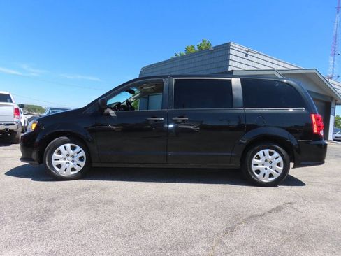 Used 2019 Dodge Grand Caravan SE FWD image 8