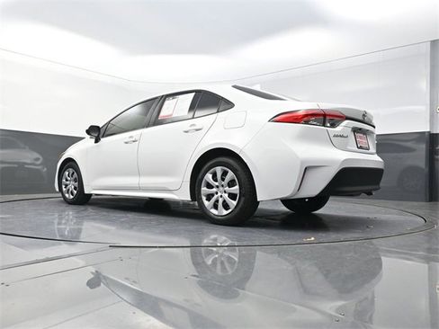 Used 2023 Toyota Corolla LE image 31