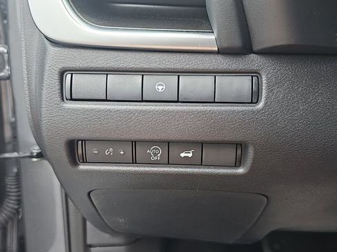 Used 2025 Nissan Rogue SV AWD/4WD image 31