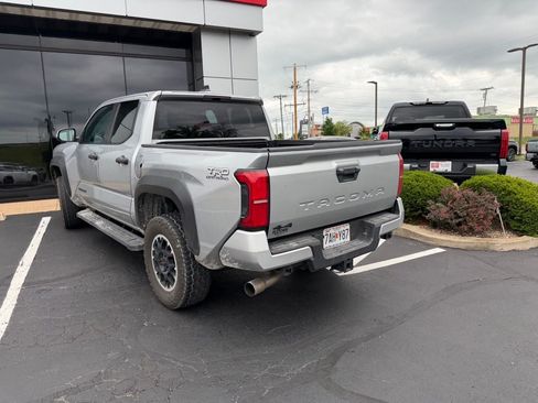 Used 2024 Toyota Tacoma TRD Off-Road AWD/4WD image 4