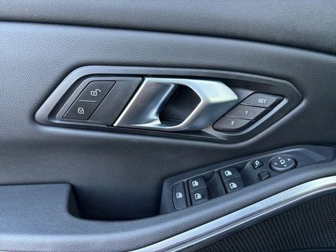 Used 2025 BMW 330i Sedan image 4