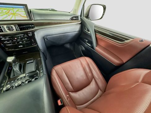 Used 2018 Lexus LX 570 4WD w/ Luxury Package image 19