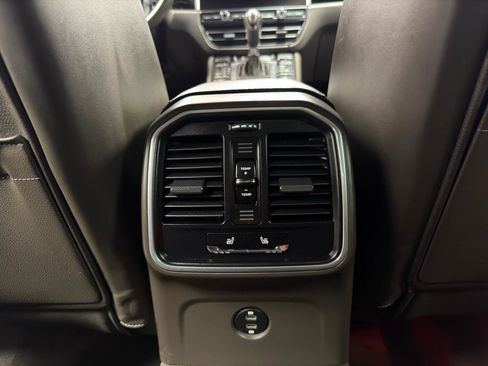 Used 2020 Porsche Macan w/ Premium Package Plus image 32