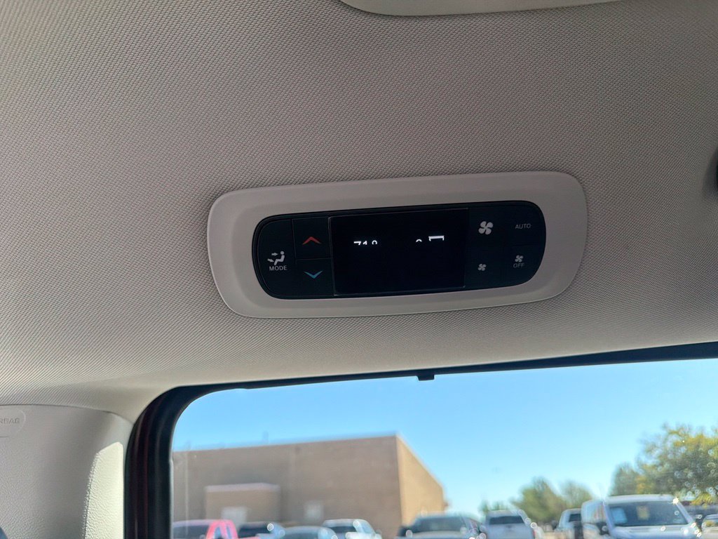 Used 2023 Chrysler Pacifica Touring-L FWD image 19