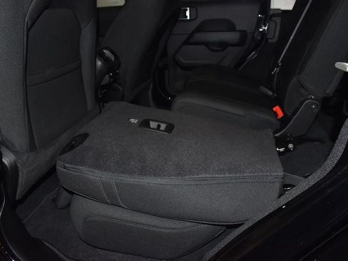 Used 2023 Jeep Wrangler Unlimited Sahara AWD/4WD image 12