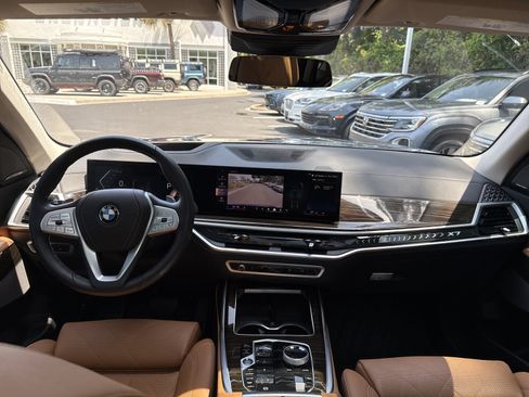 Used 2024 BMW X7 xDrive40i w/ Premium Package AWD/4WD image 32