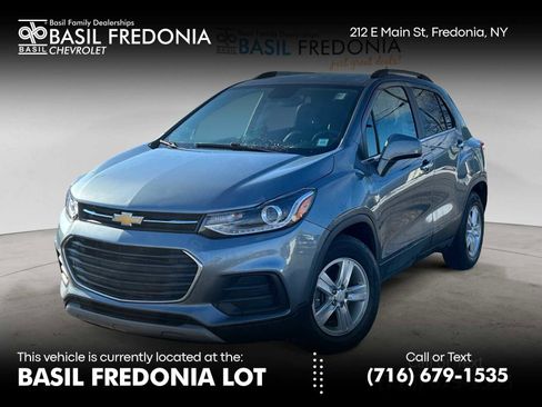 Used 2019 Chevrolet Trax LT w/ LT Convenience Package image 1