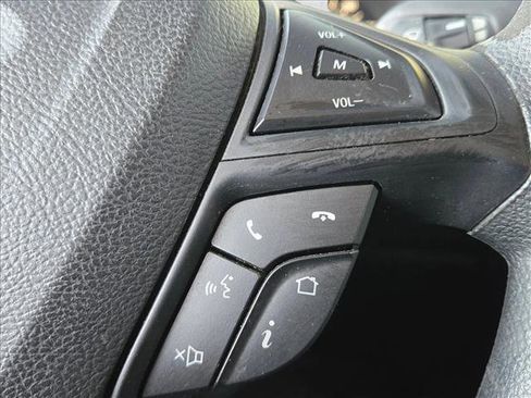 Used 2019 Ford Edge SE image 13