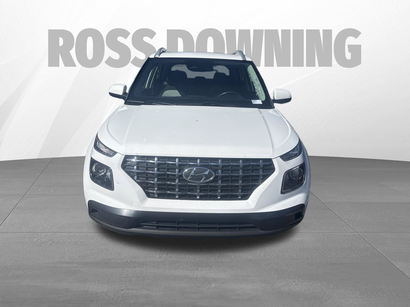 Used 2024 Hyundai Venue SEL FWD image 2