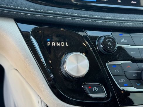 Used 2023 Chrysler Pacifica Limited image 23