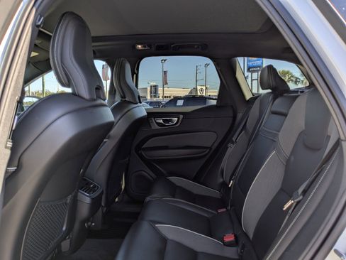 Used 2020 Volvo XC60 T5 R-Design w/ Protection Package Premier image 15