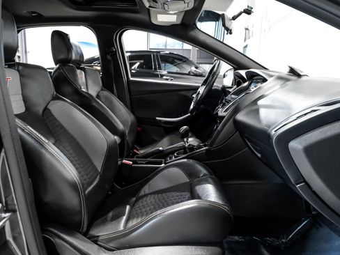 Used 2015 Ford Focus ST w/ Equipment Group 401A image 41