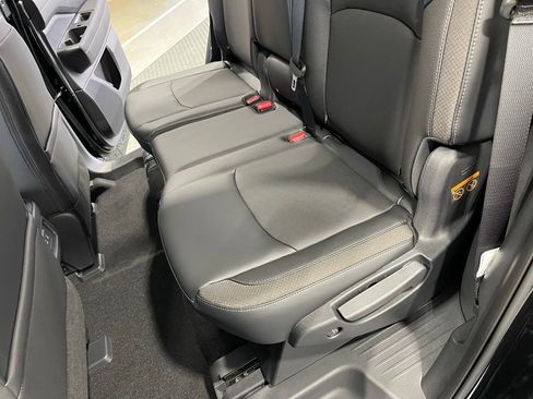 New 2026 Nissan Pathfinder SL image 15