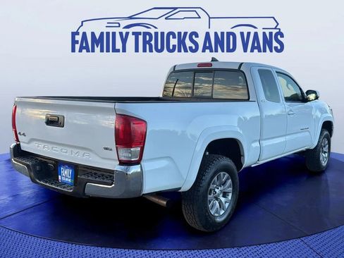 Used 2017 Toyota Tacoma SR5 image 5