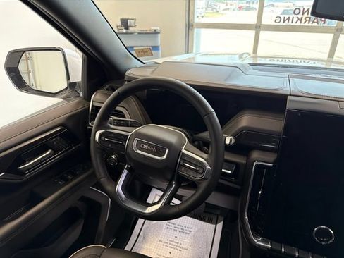 Used 2025 GMC Yukon Elevation w/ LPO, Elevation Black Package AWD/4WD image 32