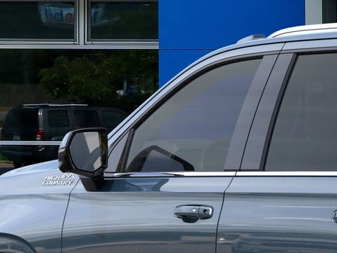 New 2026 Chevrolet Suburban High Country AWD/4WD image 36