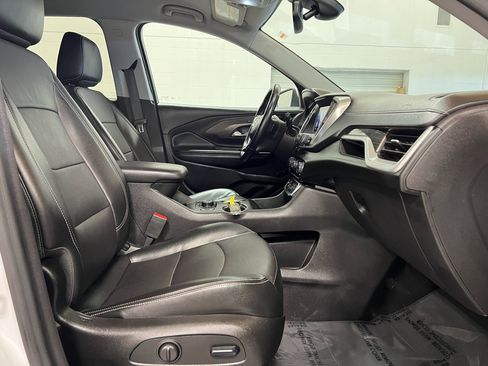 Used 2024 GMC Terrain SLT image 25