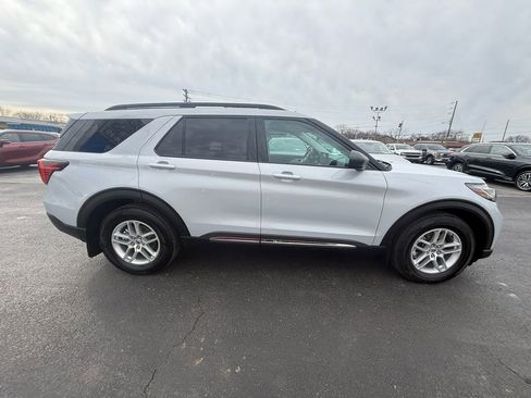 Used 2025 Ford Explorer Active w/ Active Comfort Package image 2