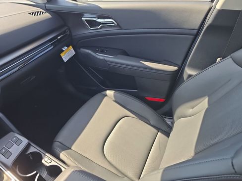 New 2026 Kia Sportage EX image 16