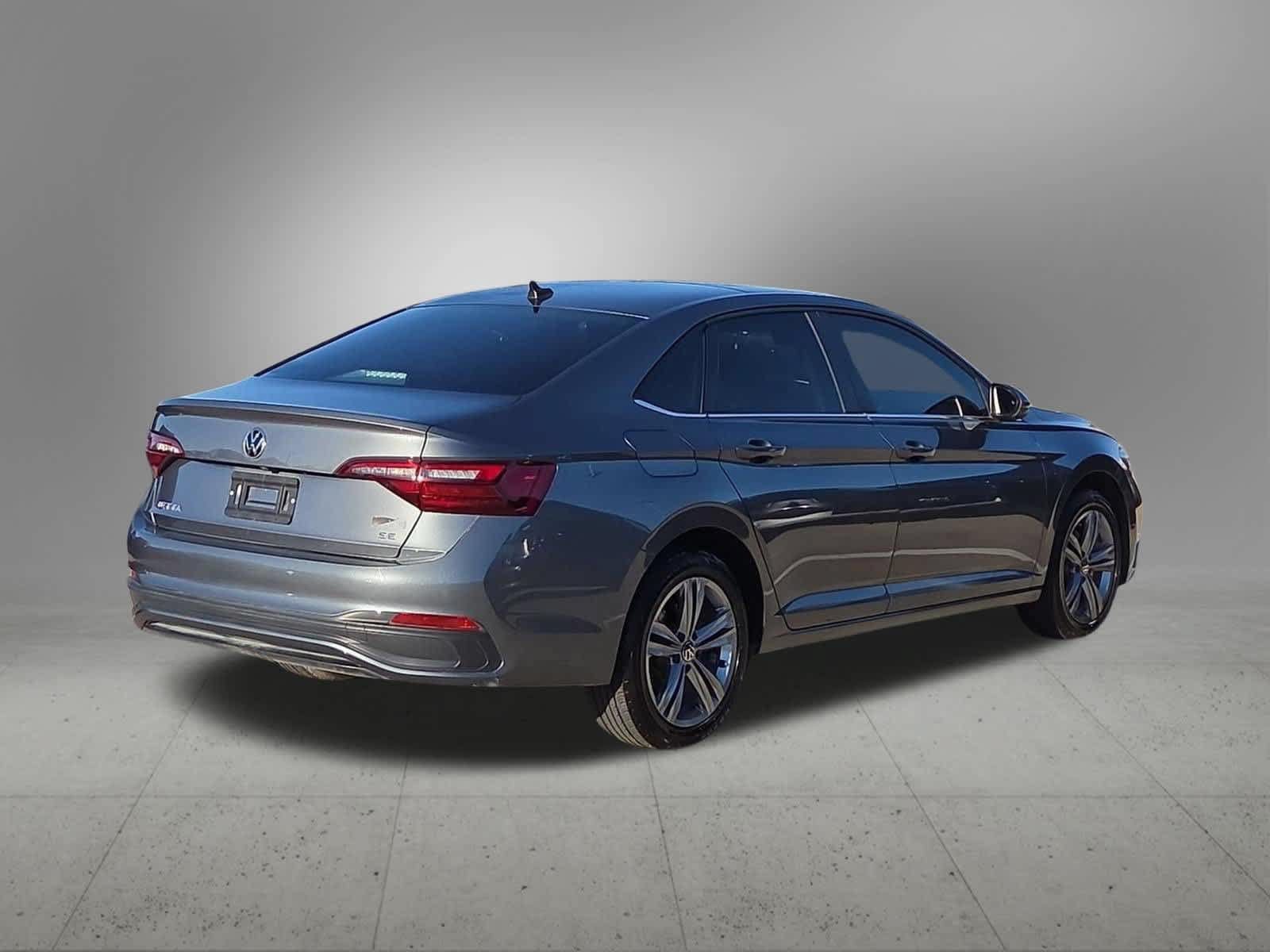 Used 2024 Volkswagen Jetta SE w/ Panoramic Sunroof Package FWD image 6