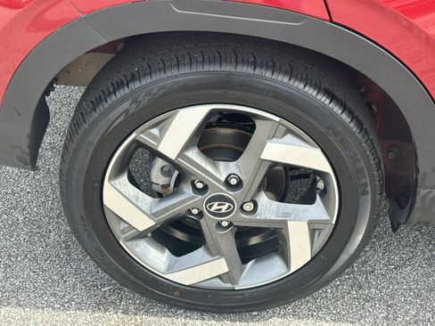 Used 2025 Hyundai Venue SEL FWD image 17