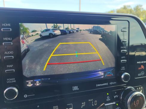 Used 2020 Toyota Highlander Limited FWD image 26