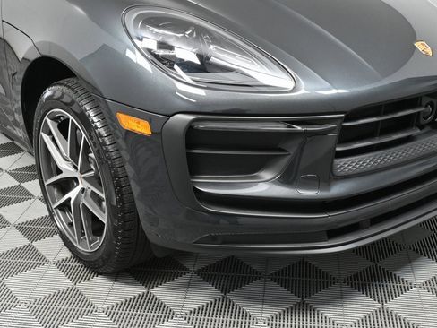 Certified 2025 Porsche Macan image 25