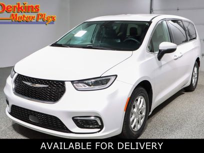 Used 2023 Chrysler Pacifica Touring-L