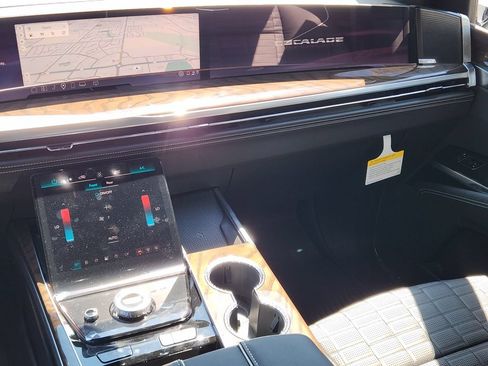 New 2026 Cadillac Escalade Platinum Sport w/ LPO, Floor Liner Package AWD/4WD image 33