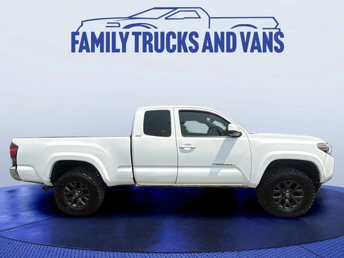 Used 2020 Toyota Tacoma SR5 AWD/4WD image 6