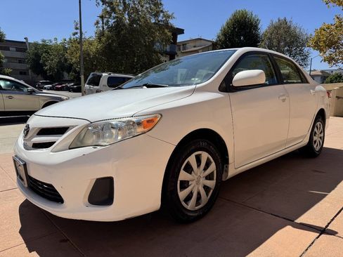 Used 2011 Toyota Corolla LE FWD image 3