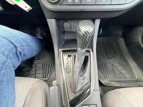 Used 2015 Toyota Corolla LE FWD image 22