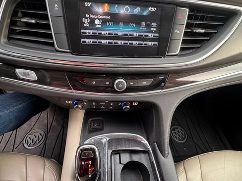 Used 2018 Buick Enclave Essence FWD image 9