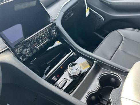 New 2025 Jeep Grand Cherokee L Limited w/ Luxury Tech Group II image 24