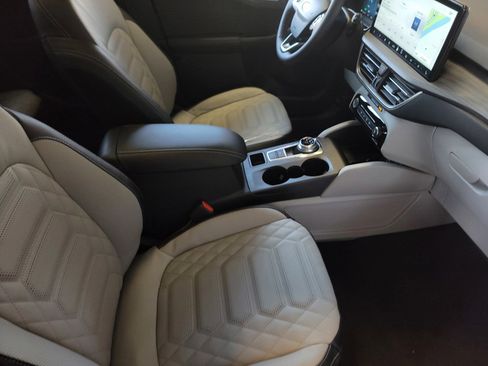 New 2024 Ford Escape SE w/ PHEV Premium Package FWD image 15