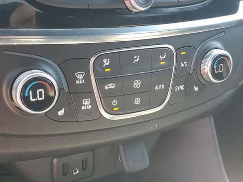 Certified 2023 Chevrolet Traverse LT FWD image 16