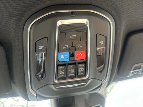 New 2025 Jeep Grand Cherokee Limited w/ Luxury Tech Group II image 50