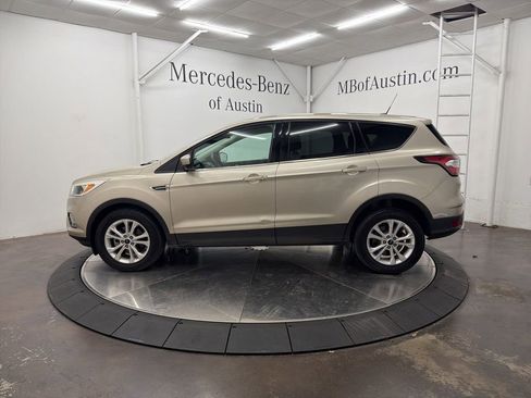Used 2017 Ford Escape SE image 4
