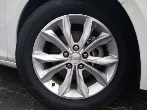 Used 2024 Chevrolet Malibu LT FWD image 2
