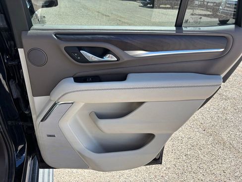 Used 2023 GMC Yukon Denali AWD/4WD image 32