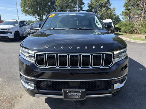 Used 2023 Jeep Wagoneer Series III w/ Preferred Equipment Group RWD image 3