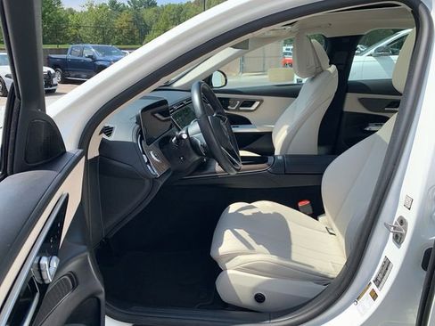 Used 2025 Mercedes-Benz E 350 4MATIC Sedan image 29