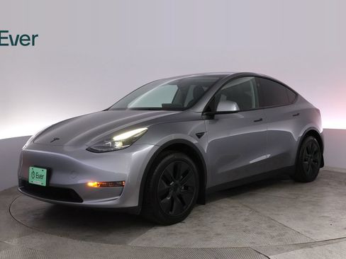 Used 2024 Tesla Model Y Long Range RWD image 2