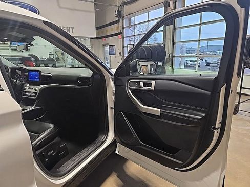 Used 2022 Ford Explorer XLT w/ Equipment Group 202A image 34