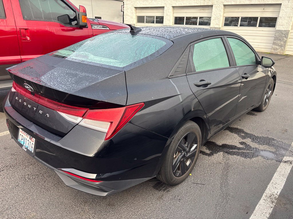 Used 2022 Hyundai Elantra SEL w/ Cargo Package FWD image 4